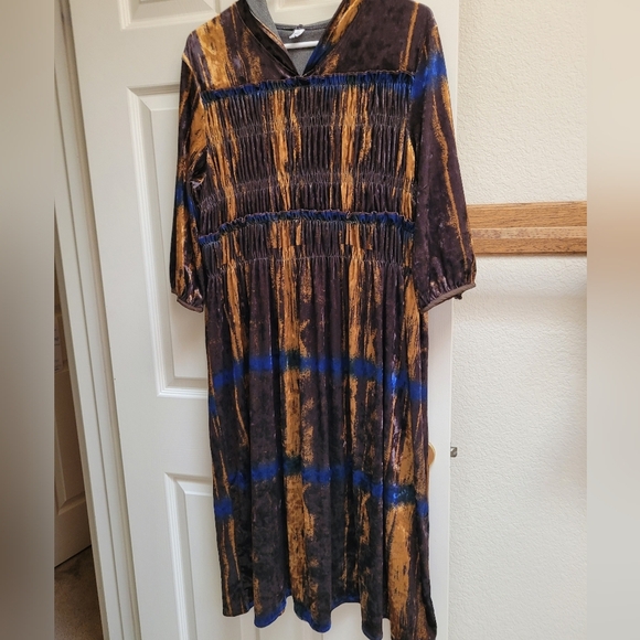Velvet Maxi Dress in Gold and Blue - Picture 5 of 5